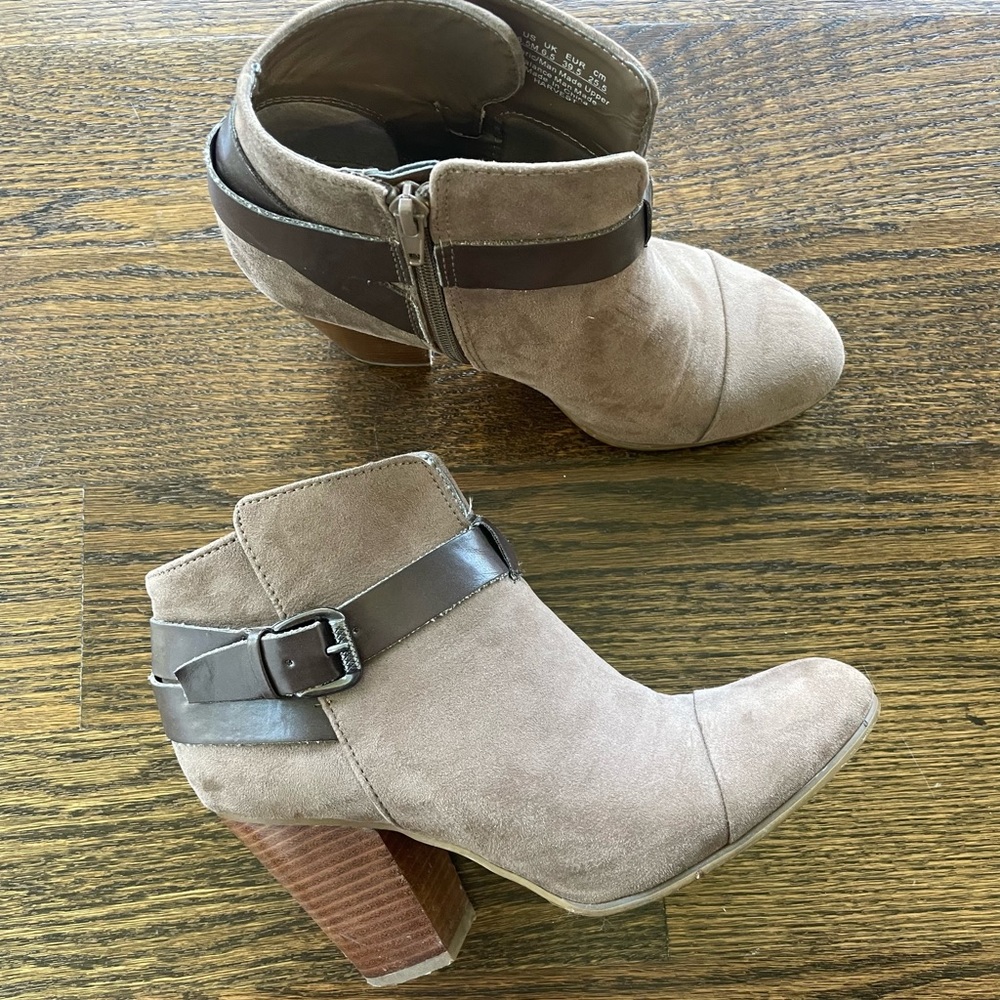 Carlos Santana Tan Booties with Stacked Heel Size 8.5